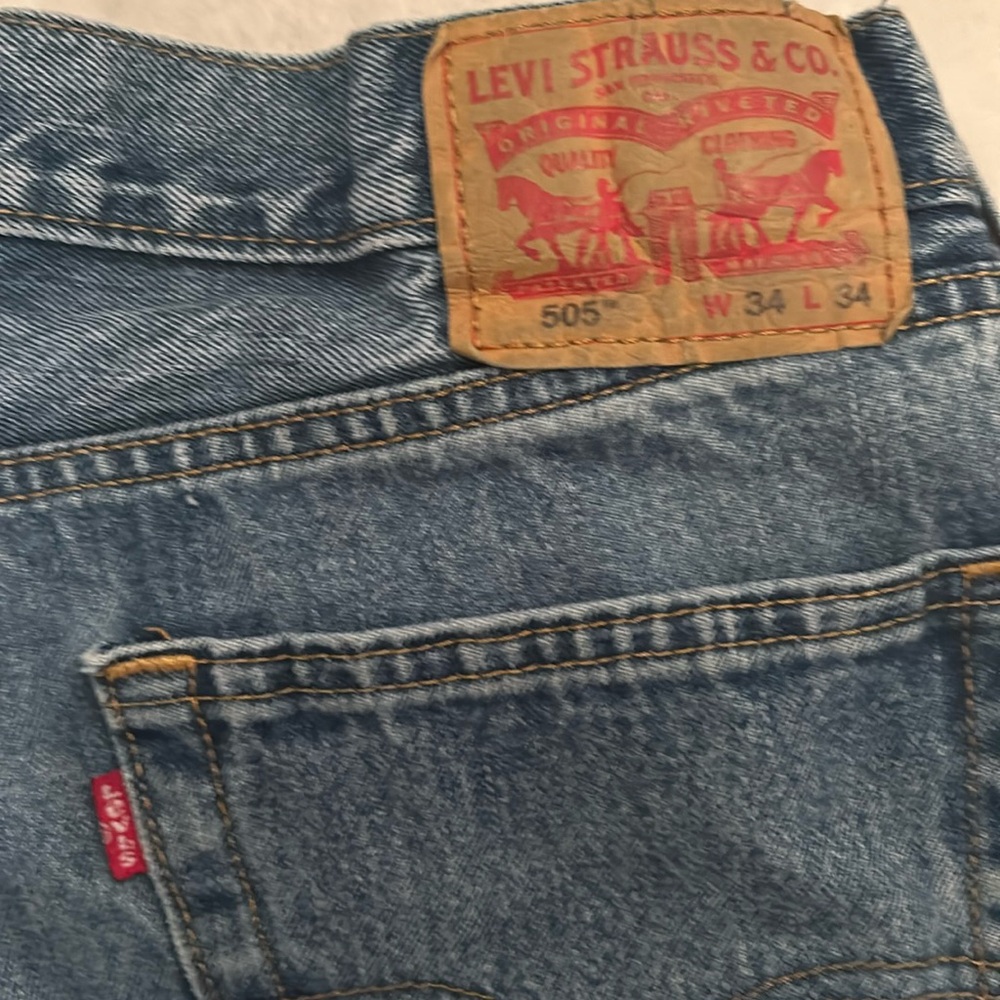 Levi’s 505. Clean pants with no tear stains or rips.
